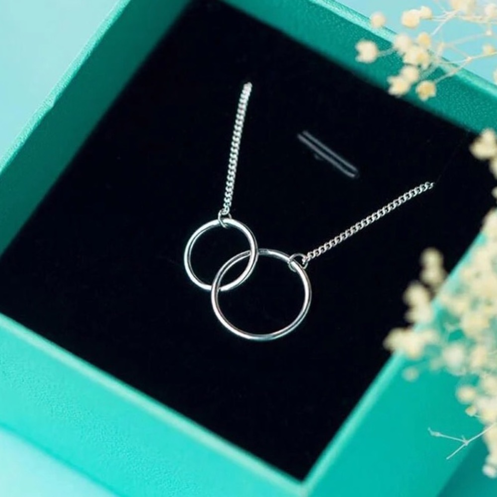 925 Sterling Silver Interlocking Circle Necklace